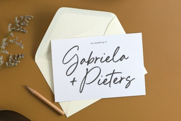 Armani Herlinda Font preview 3