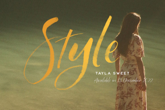 Hello Christine Font preview 3