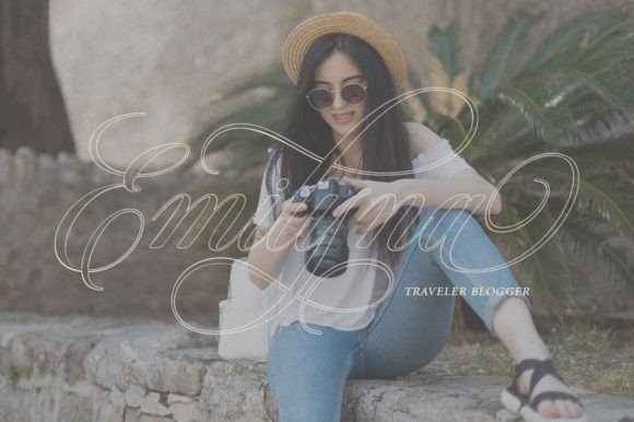 Bridgerton Outline Font preview 3