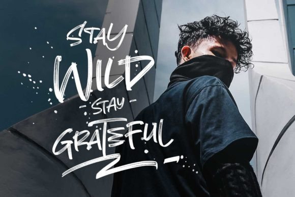 Monster Grande Font preview 3