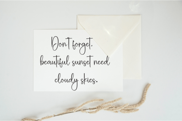 Pinkytoe Font preview 4
