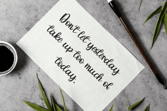 Beautyday Font preview 3